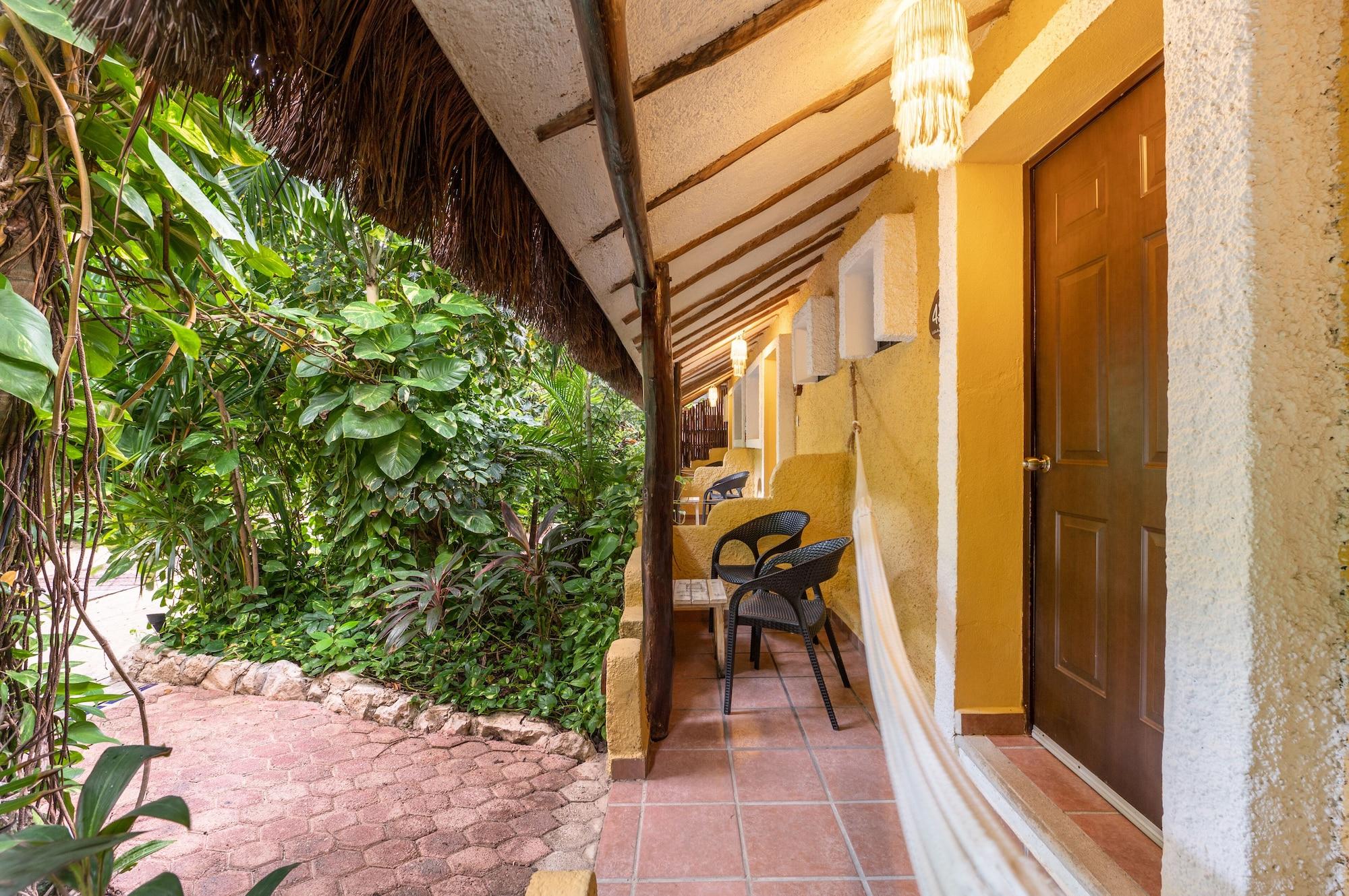 Hotel Casa Colibri Плая-дель-Кармен Экстерьер фото